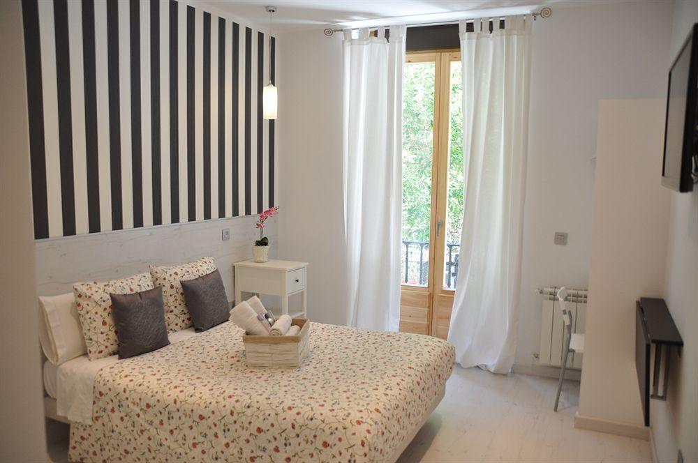 Hostal Mendoza Madrid Exterior photo