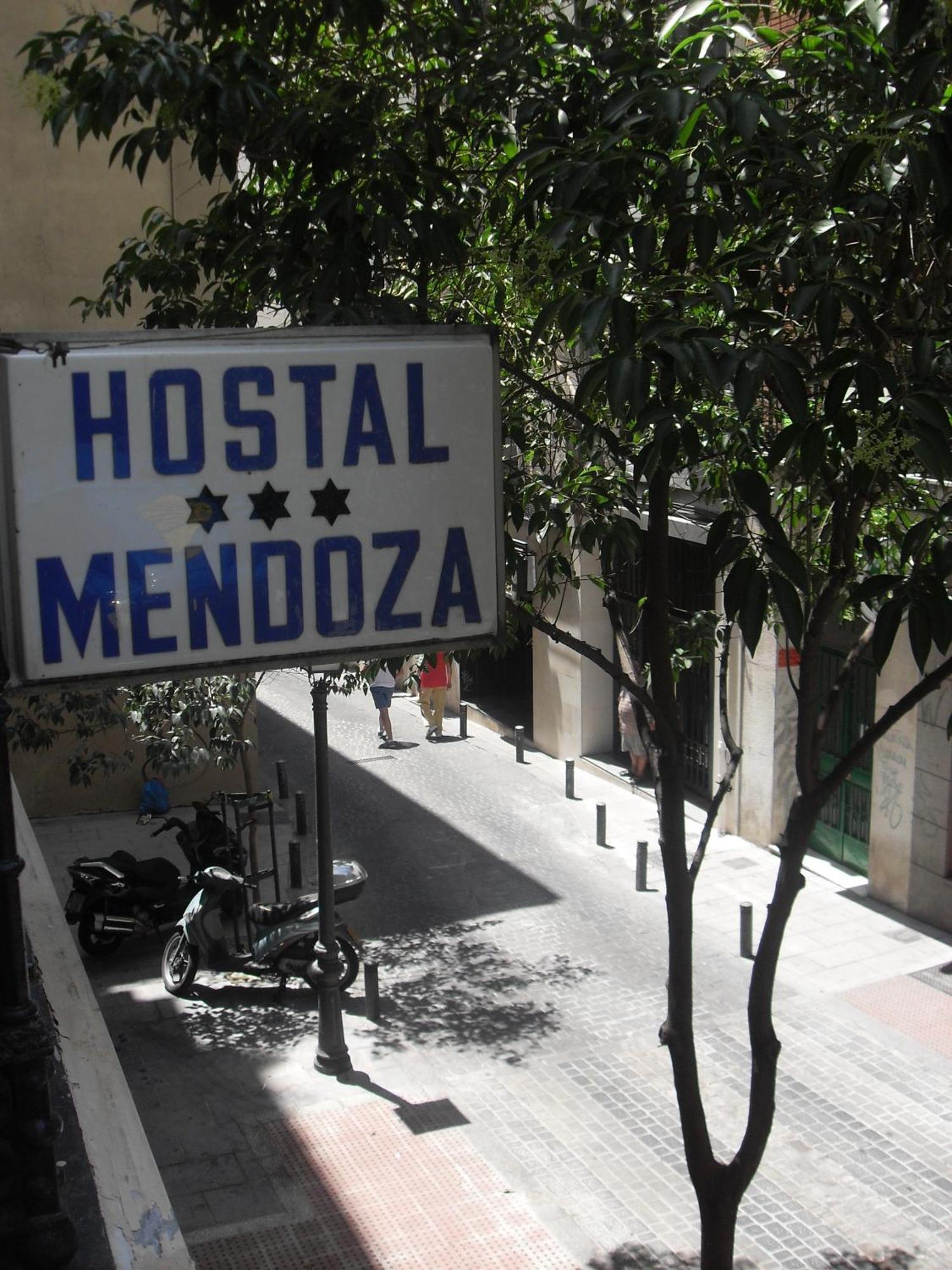 Hostal Mendoza Madrid Exterior photo