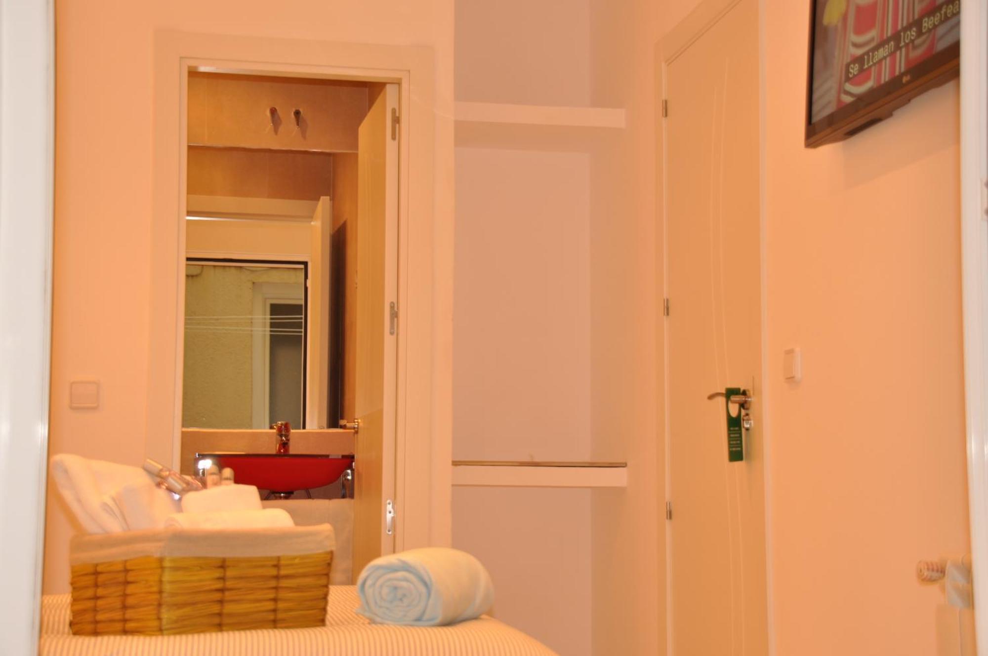 Hostal Mendoza Madrid Exterior photo