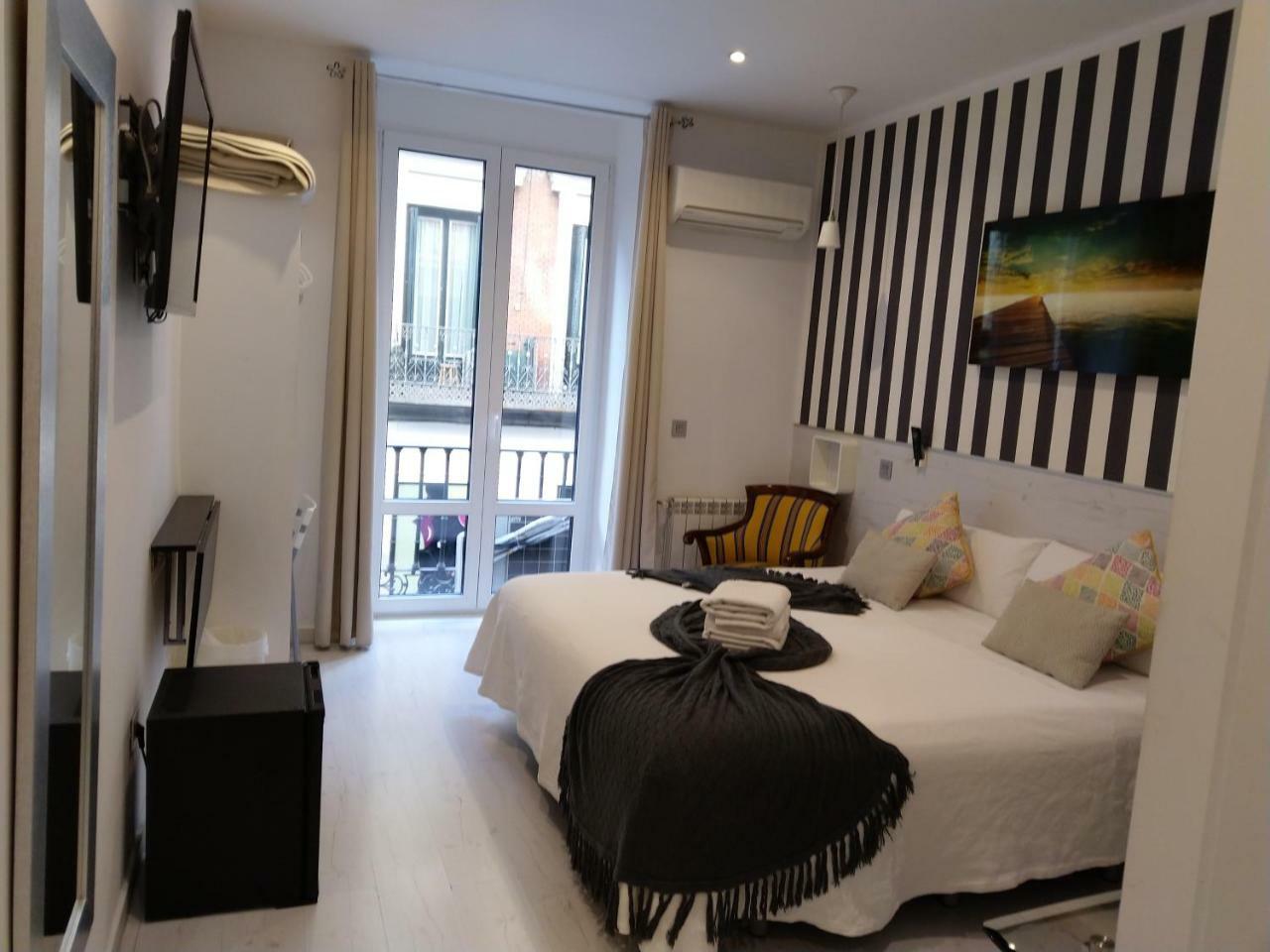 Hostal Mendoza Madrid Exterior photo