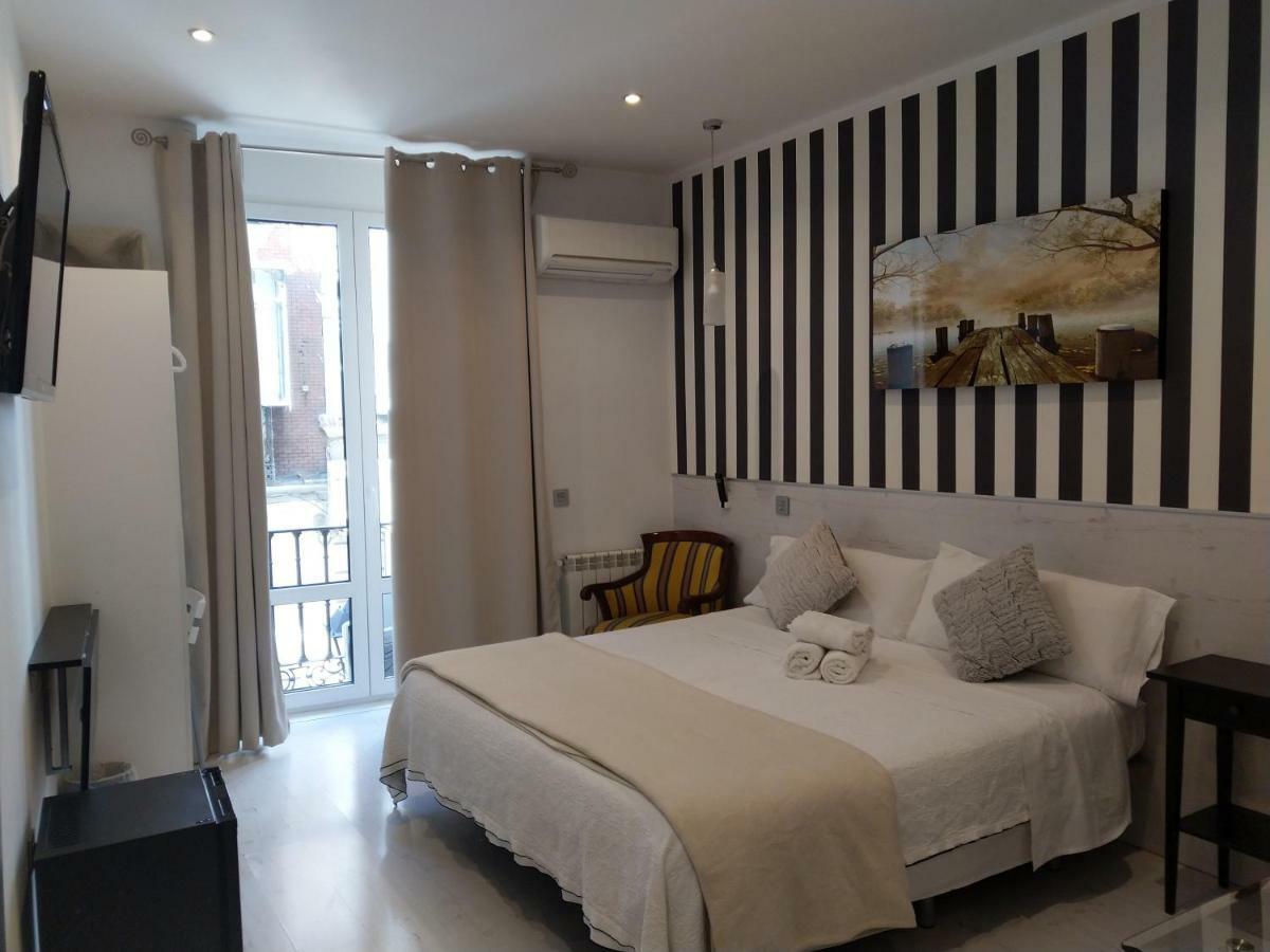 Hostal Mendoza Madrid Exterior photo