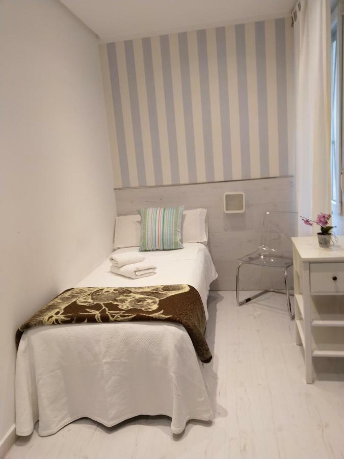 Hostal Mendoza Madrid Exterior photo