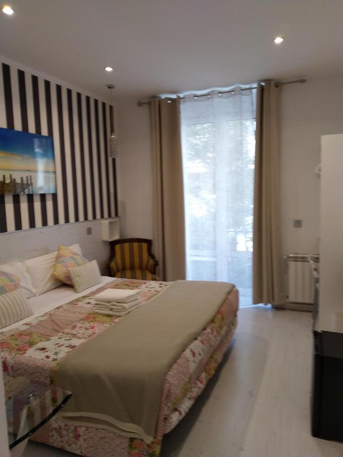 Hostal Mendoza Madrid Exterior photo
